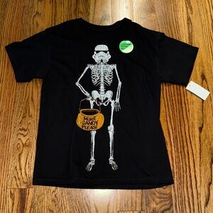 Star Wars boys stormtrooper skeleton Halloween tshirt size medium NWT GLOWS!